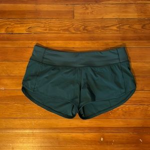 Lululemon Speed Up Low-Rise Lined Short 2.5”, size 8